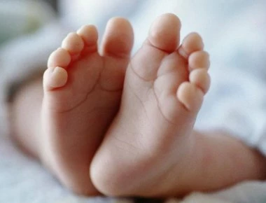 Δεν το χωράει ο νους: Η 22χρονη πέταξε το βρέφος της από το μπαλκόνι για να το εξαφανίσει!